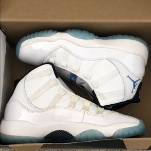 Jordan 11 Columbia